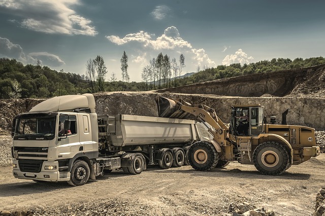 bagger auf baustelle