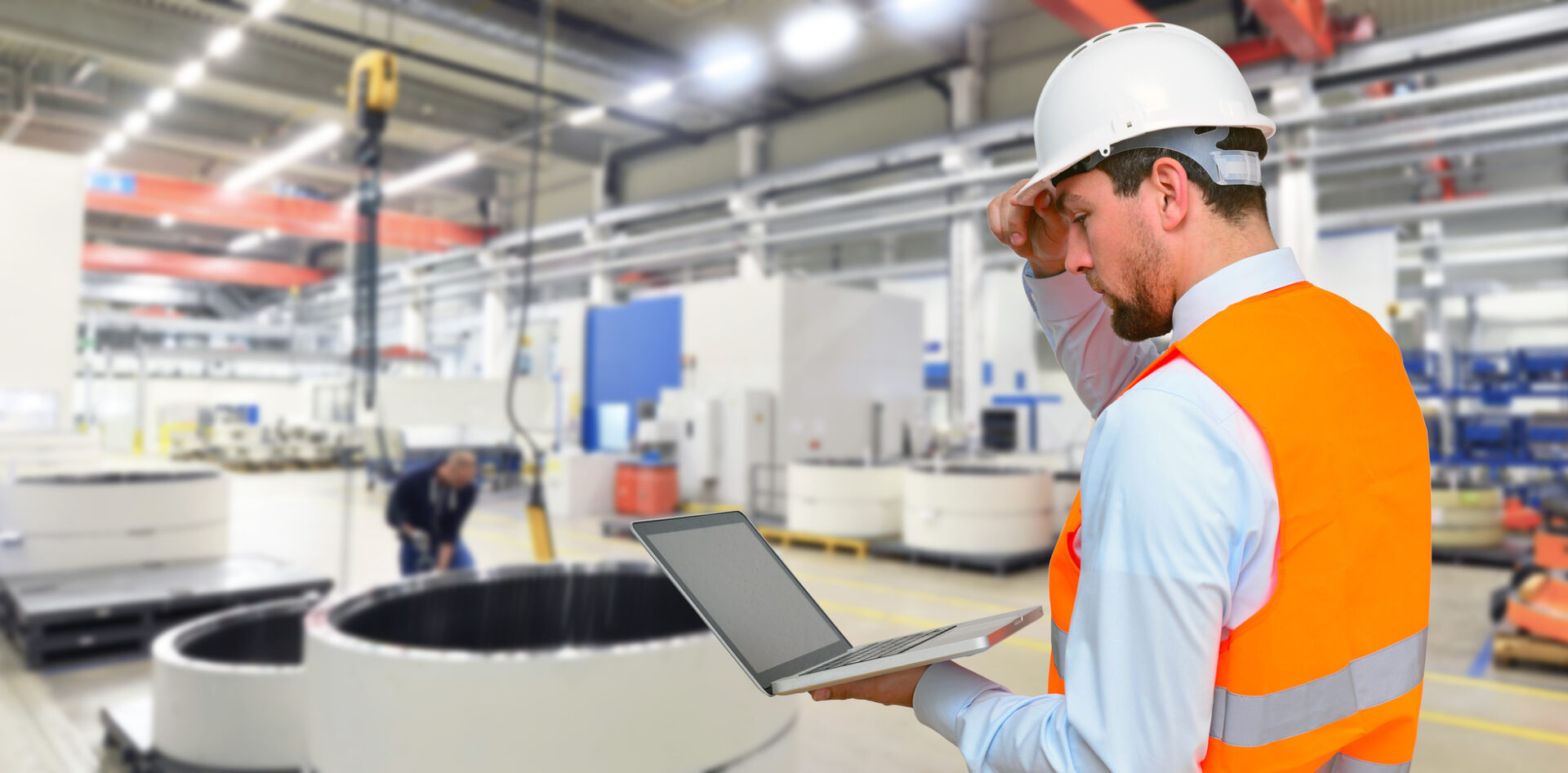 Ingenieur in d. Maschinenbauindustrie // Engineering mann in maschinenraum