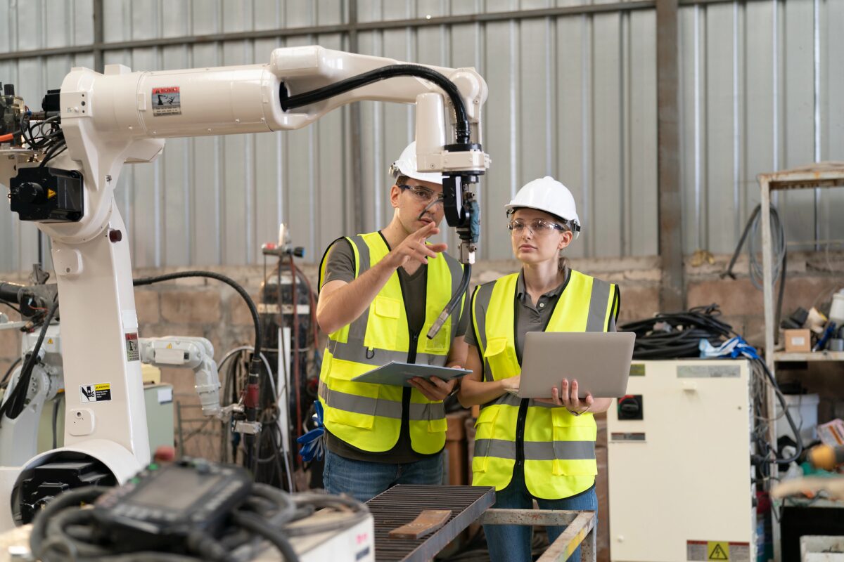 Arbeiter Software Werkstatt Arbeiter kontrollieren Software Steuerung